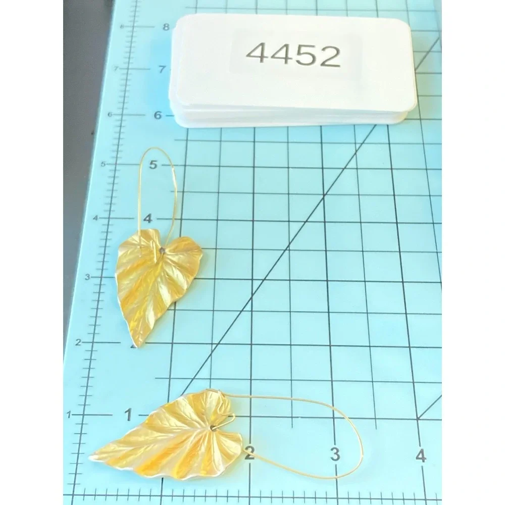 Gold Tone Leaf Dangle Earrings Tarnished Kidney Wire Botanical‎ Nature Statement
